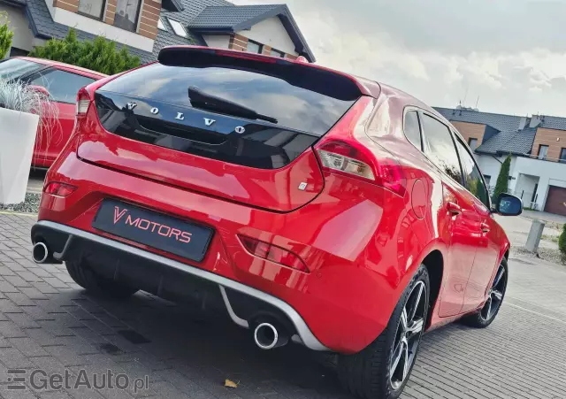 VOLVO V40 D2 Drive-E R-Design Momentum