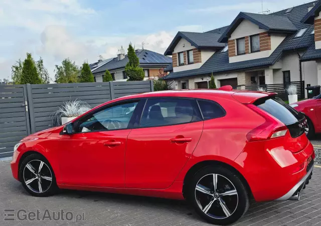 VOLVO V40 D2 Drive-E R-Design Momentum