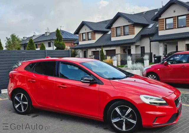 VOLVO V40 D2 Drive-E R-Design Momentum