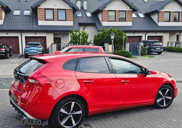 VOLVO V40 D2 Drive-E R-Design Momentum