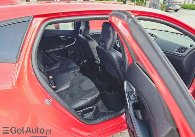 VOLVO V40 D2 Drive-E R-Design Momentum