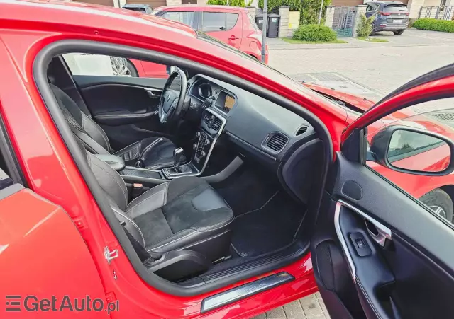 VOLVO V40 D2 Drive-E R-Design Momentum