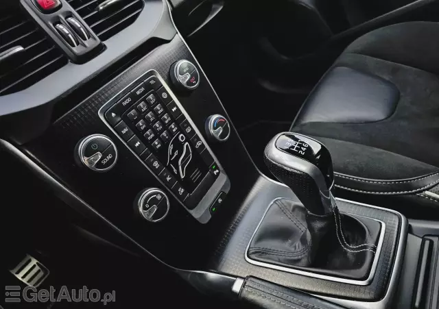 VOLVO V40 D2 Drive-E R-Design Momentum