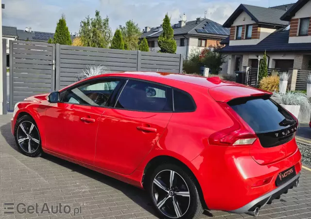 VOLVO V40 D2 Drive-E R-Design Momentum