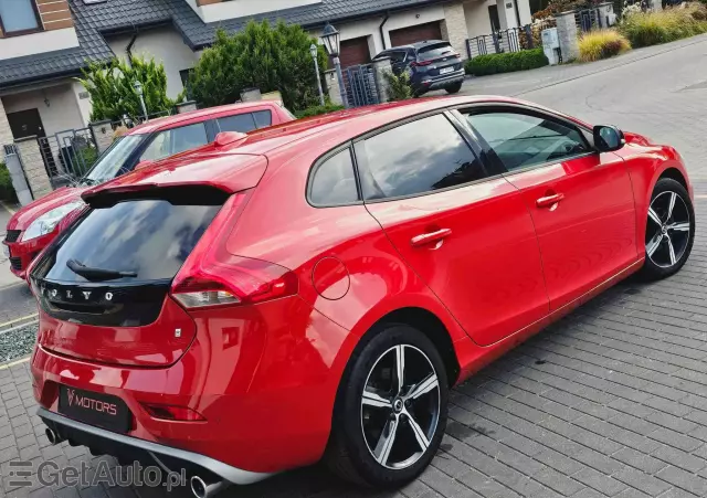 VOLVO V40 D2 Drive-E R-Design Momentum