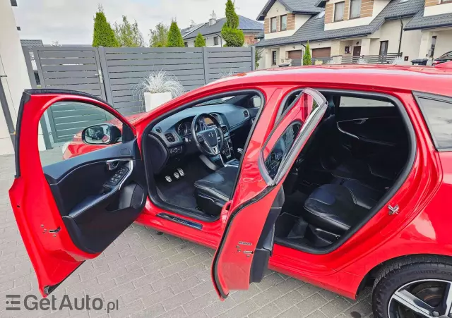 VOLVO V40 D2 Drive-E R-Design Momentum