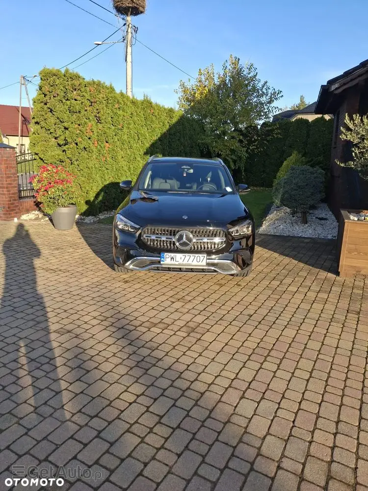MERCEDES-BENZ GLA 180 d Progressive 8G-DCT