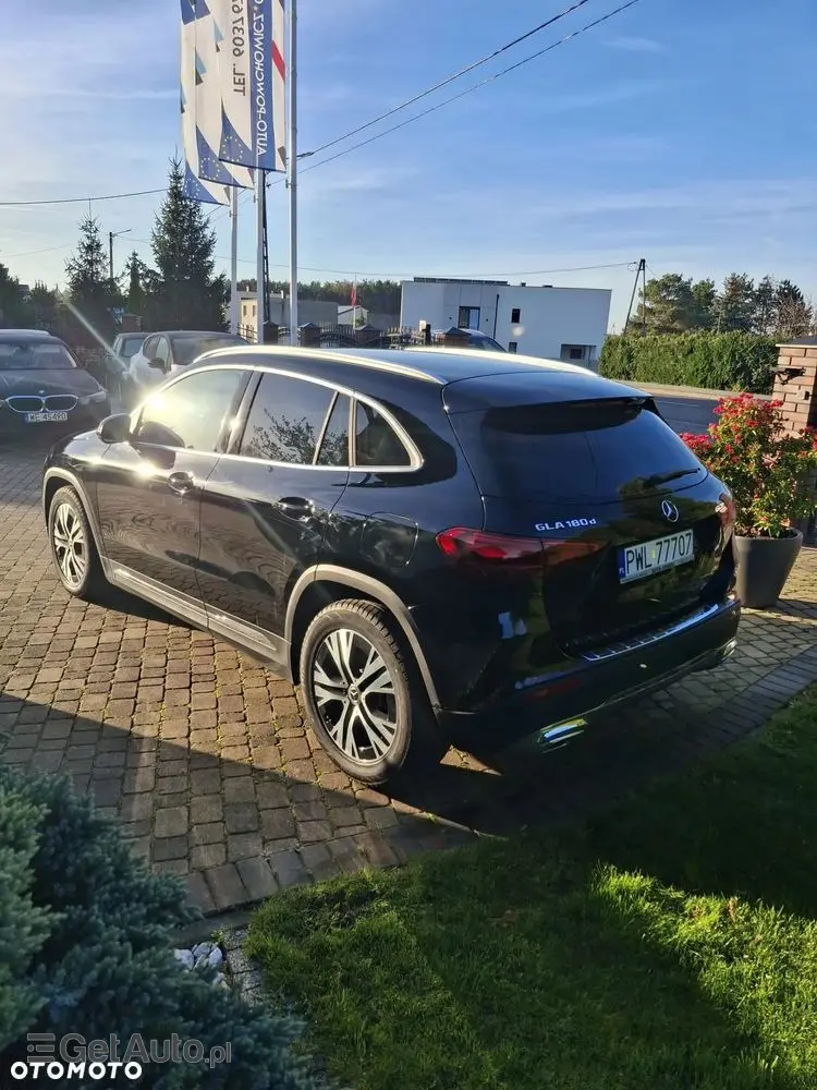 MERCEDES-BENZ GLA 180 d Progressive 8G-DCT