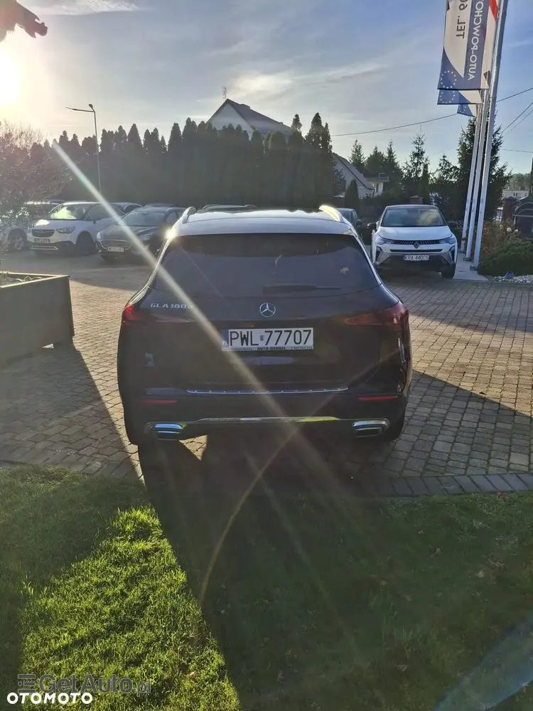 MERCEDES-BENZ GLA 180 d Progressive 8G-DCT
