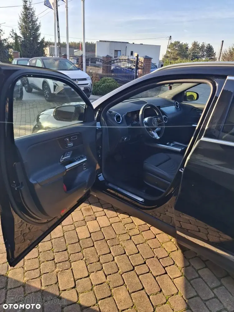 MERCEDES-BENZ GLA 180 d Progressive 8G-DCT
