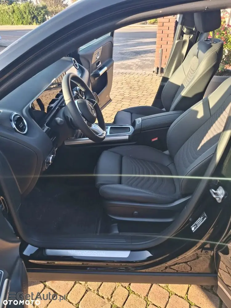 MERCEDES-BENZ GLA 180 d Progressive 8G-DCT