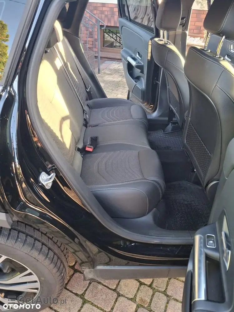 MERCEDES-BENZ GLA 180 d Progressive 8G-DCT