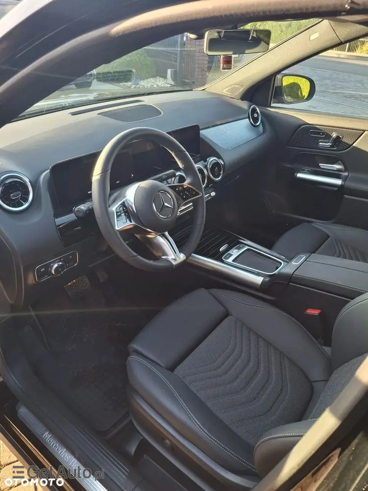 MERCEDES-BENZ GLA 180 d Progressive 8G-DCT
