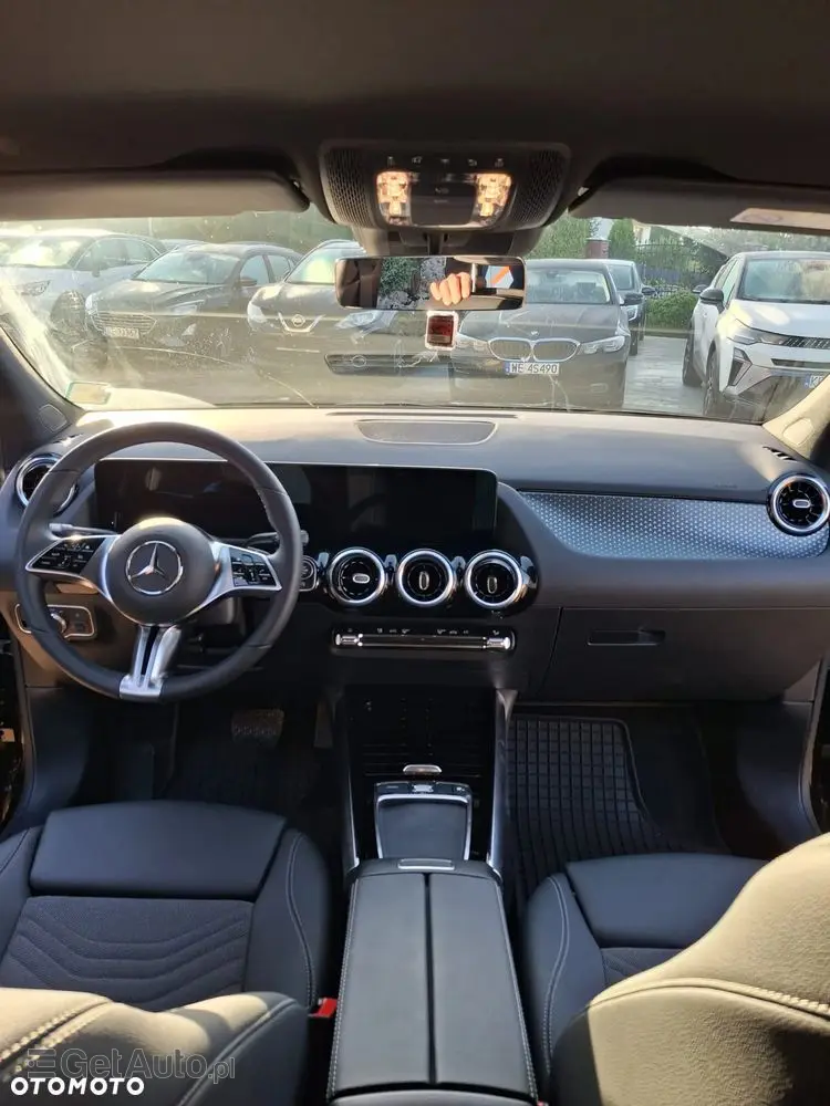 MERCEDES-BENZ GLA 180 d Progressive 8G-DCT