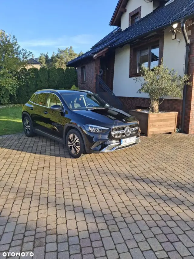 MERCEDES-BENZ GLA 180 d Progressive 8G-DCT