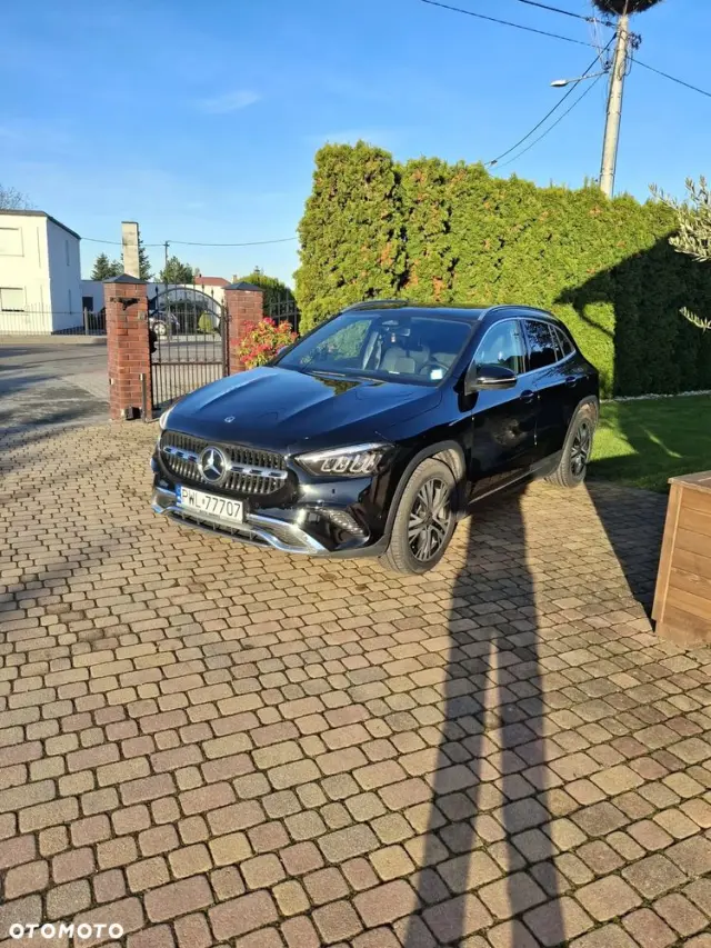 MERCEDES-BENZ GLA 180 d Progressive 8G-DCT