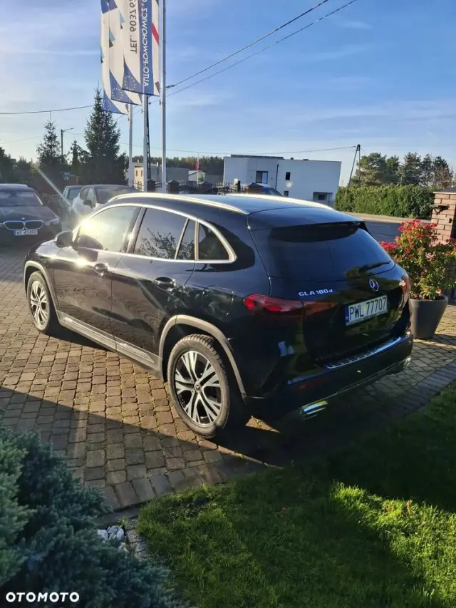 MERCEDES-BENZ GLA 180 d Progressive 8G-DCT