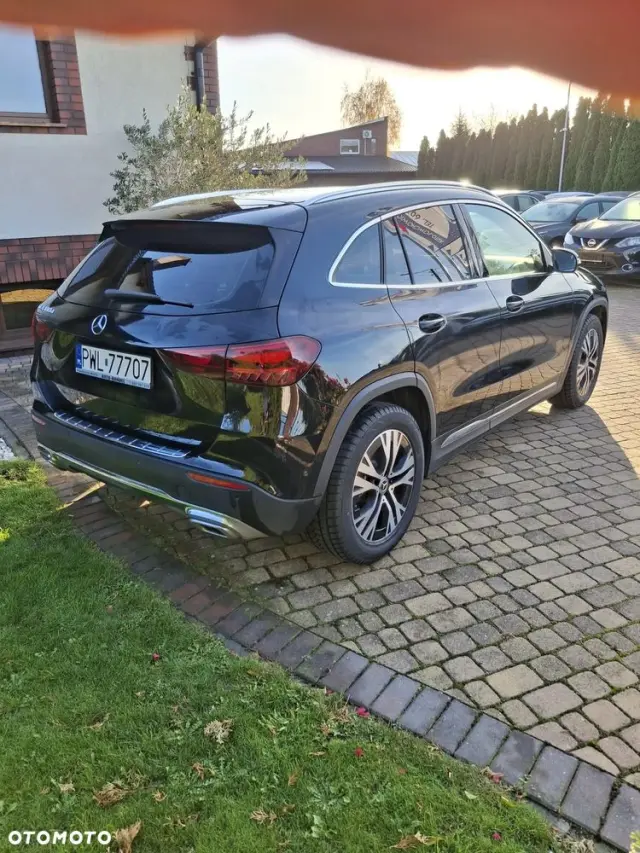 MERCEDES-BENZ GLA 180 d Progressive 8G-DCT