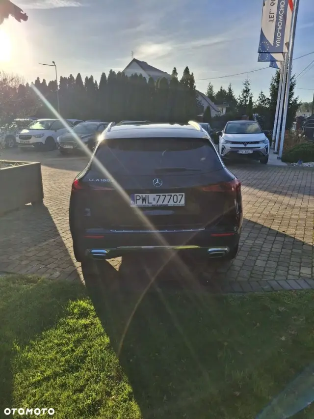MERCEDES-BENZ GLA 180 d Progressive 8G-DCT