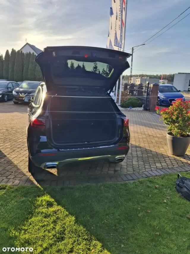 MERCEDES-BENZ GLA 180 d Progressive 8G-DCT