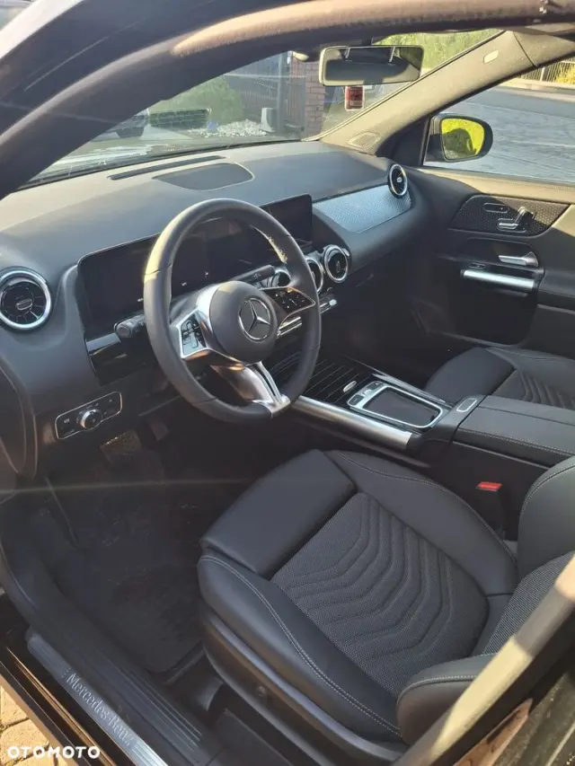 MERCEDES-BENZ GLA 180 d Progressive 8G-DCT