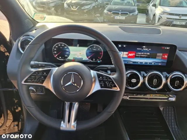 MERCEDES-BENZ GLA 180 d Progressive 8G-DCT