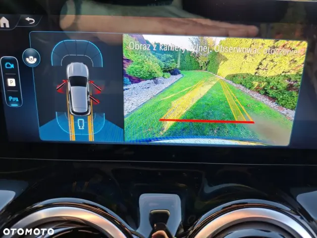 MERCEDES-BENZ GLA 180 d Progressive 8G-DCT