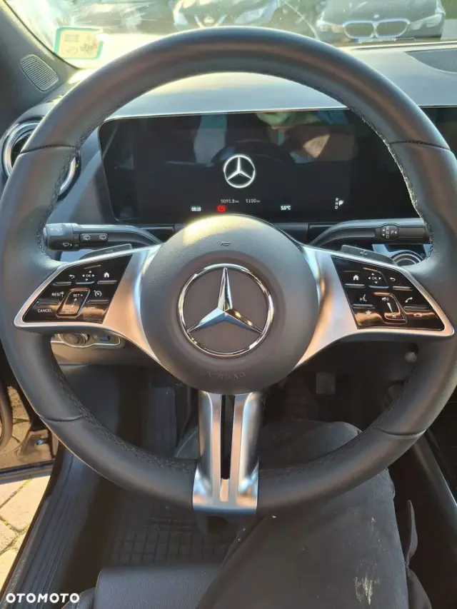 MERCEDES-BENZ GLA 180 d Progressive 8G-DCT