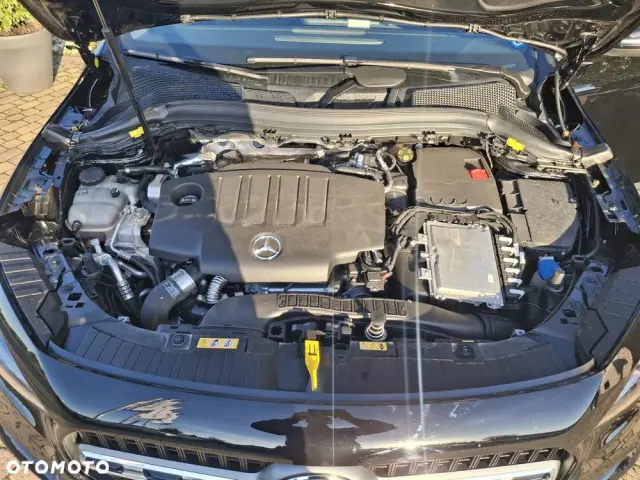 MERCEDES-BENZ GLA 180 d Progressive 8G-DCT