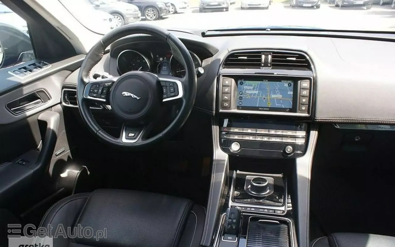 JAGUAR F-Pace 
