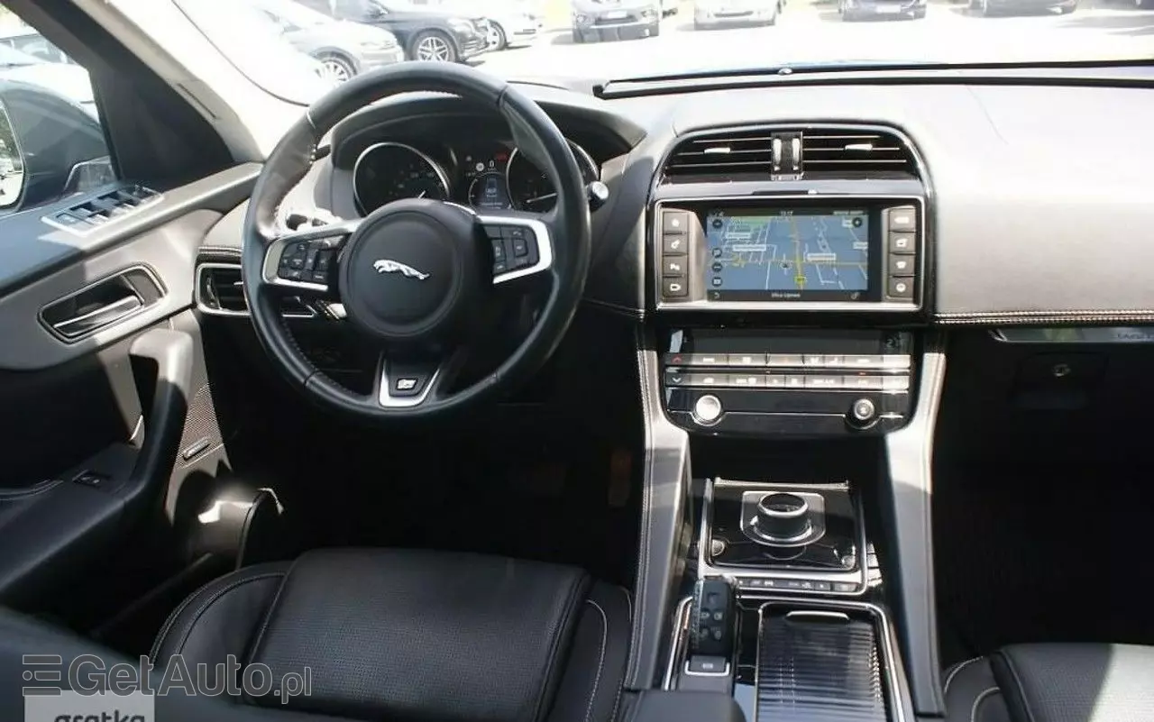 JAGUAR F-Pace 