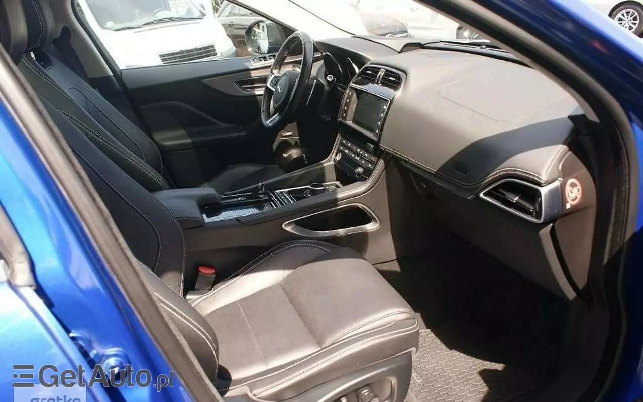 JAGUAR F-Pace 