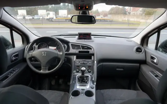 PEUGEOT 3008 120 VTi Premium