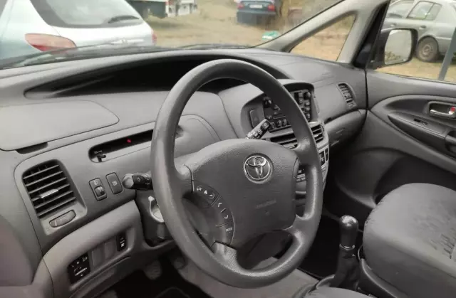 TOYOTA Previa 