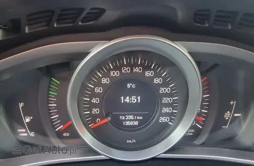 VOLVO V40 