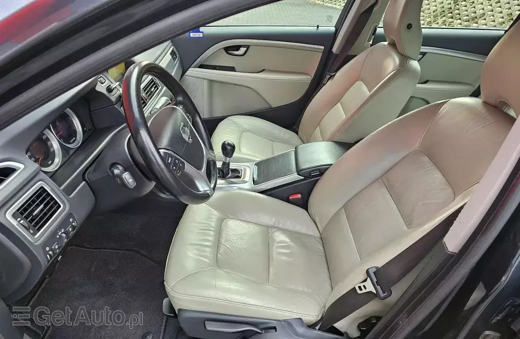 VOLVO V70 