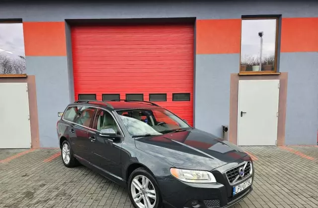 VOLVO V70 