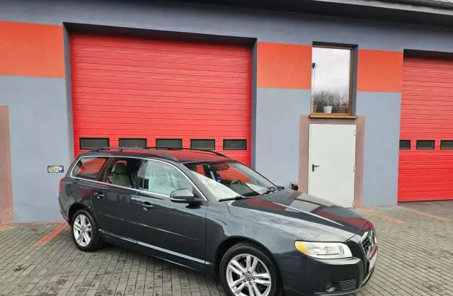 VOLVO V70 
