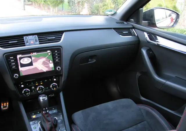 SKODA Octavia 2.0 TSI DSG RS 245