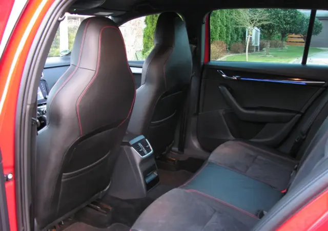 SKODA Octavia 2.0 TSI DSG RS 245