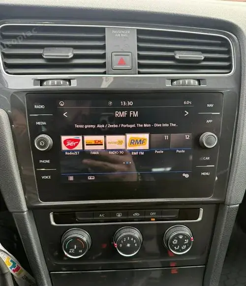 VOLKSWAGEN Golf 