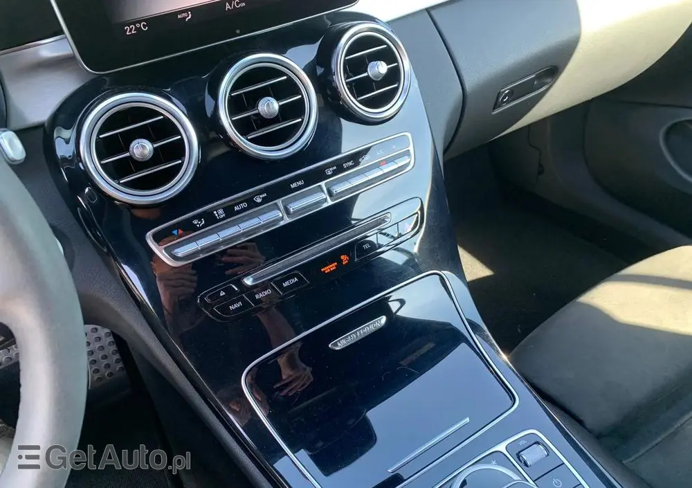 MERCEDES-BENZ Klasa C 220 d Cabrio 9G-TRONIC Night Edition