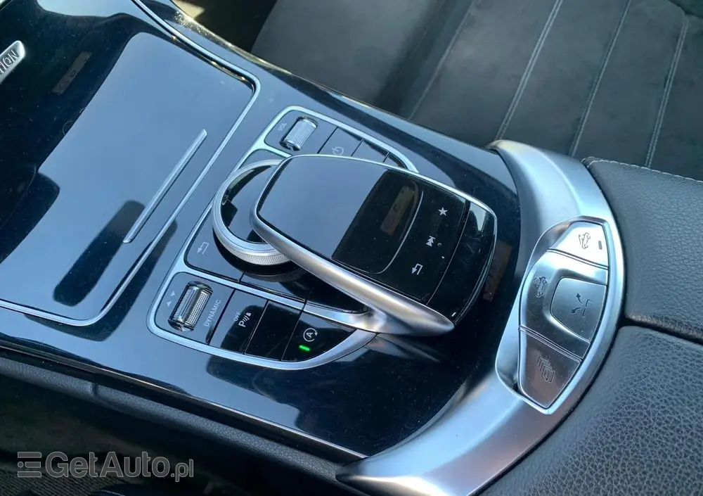 MERCEDES-BENZ Klasa C 220 d Cabrio 9G-TRONIC Night Edition
