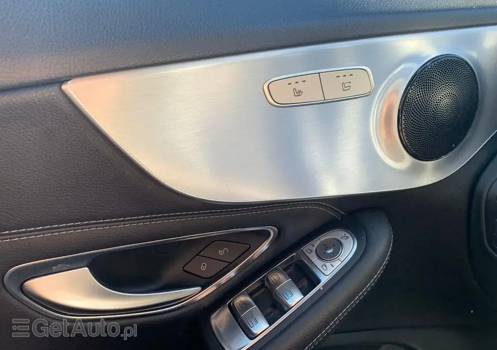 MERCEDES-BENZ Klasa C 220 d Cabrio 9G-TRONIC Night Edition