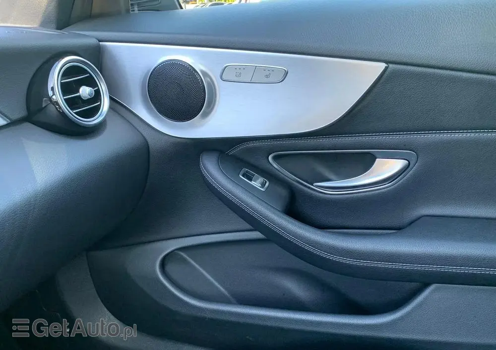 MERCEDES-BENZ Klasa C 220 d Cabrio 9G-TRONIC Night Edition