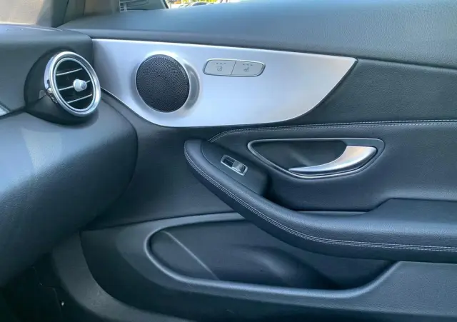 MERCEDES-BENZ Klasa C 220 d Cabrio 9G-TRONIC Night Edition