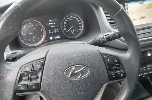 HYUNDAI Tucson 