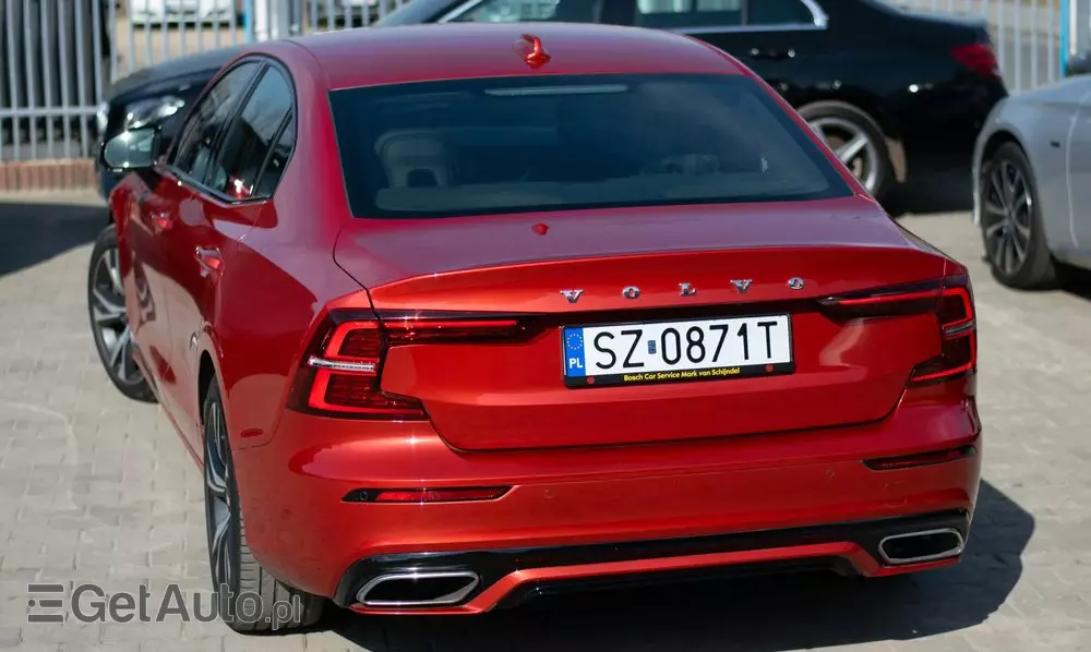 VOLVO S60 T8 Recharge AWD Geartronic RDesign