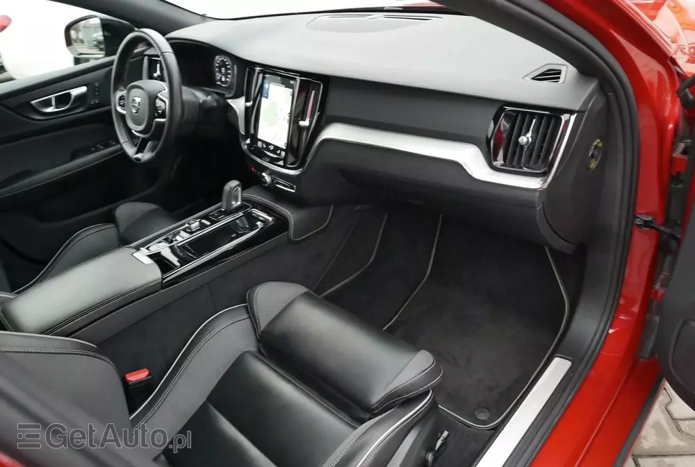 VOLVO S60 T8 Recharge AWD Geartronic RDesign