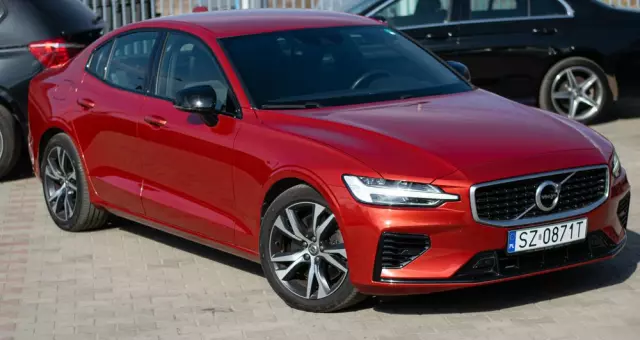 VOLVO S60 T8 Recharge AWD Geartronic RDesign